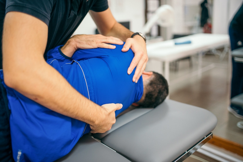 The Chiropractic Approach to Neck Pain | Bresdel