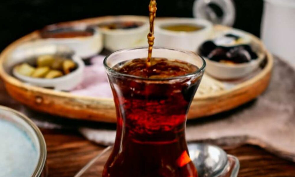 Healthy Benefits of Black Tea: 10 Reasons to Drink It