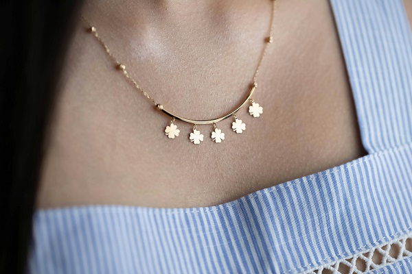 How to Tell If your Diamond Necklace Is Real: 7 Easy Tests - NicheBase