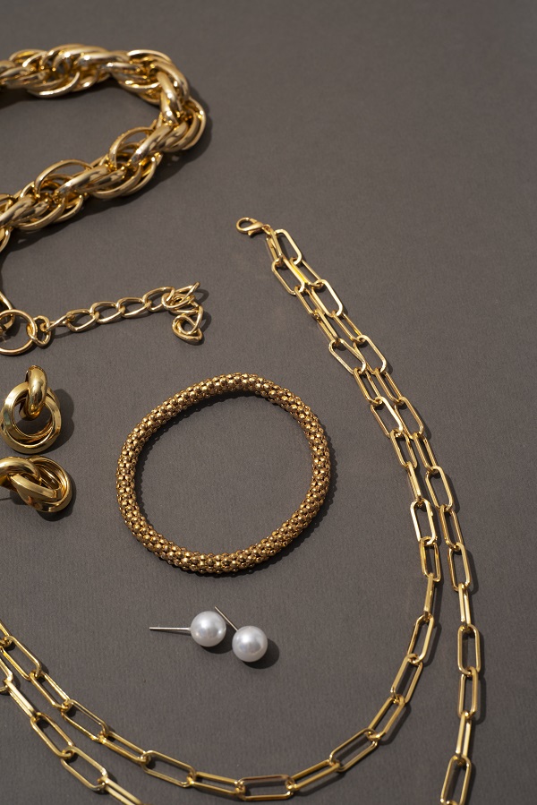 Statement Pieces: How Gold Fashion Jewelry Can Transform Your Look - Idea Epic