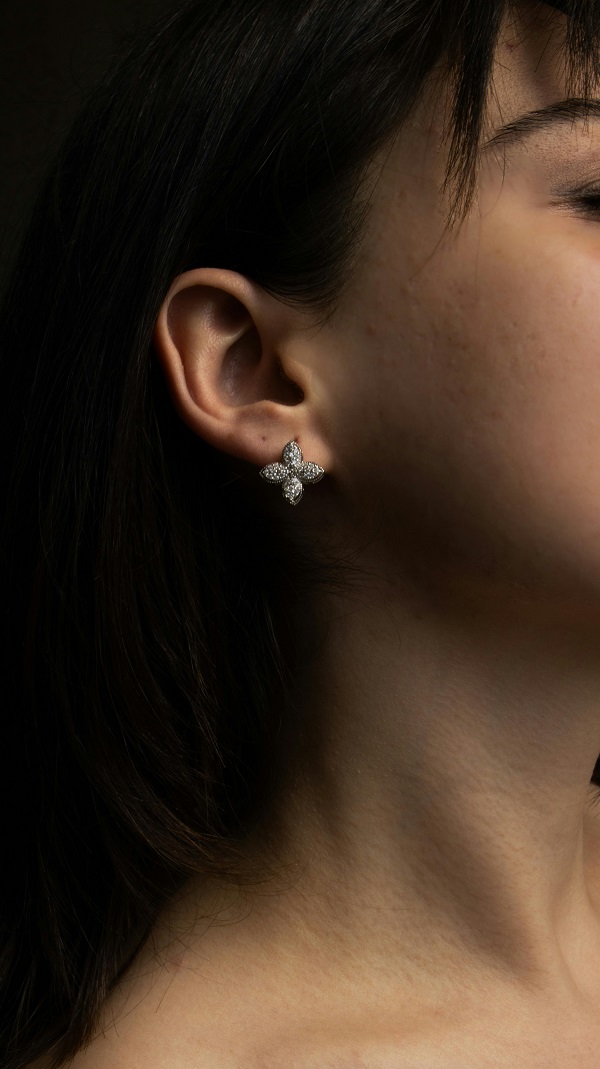 What Is the Perfect Size for Diamond Earring Studs? A Buyer’s Guide? - Idea Epic