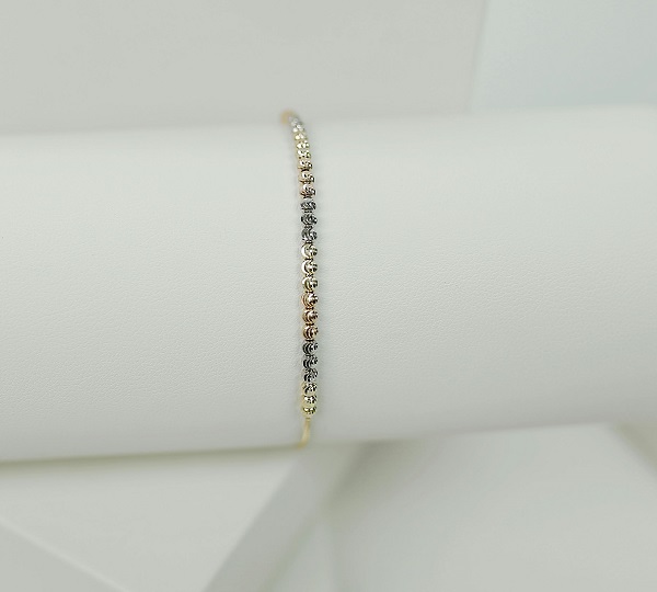 Can You Wear a Diamond Tennis Bracelet Every Day? Here’s the Truth - NicheBase