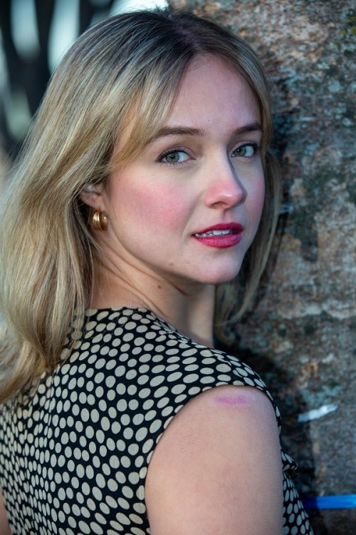 How to Style Gold Hoop Earrings? - Rutherford Voice