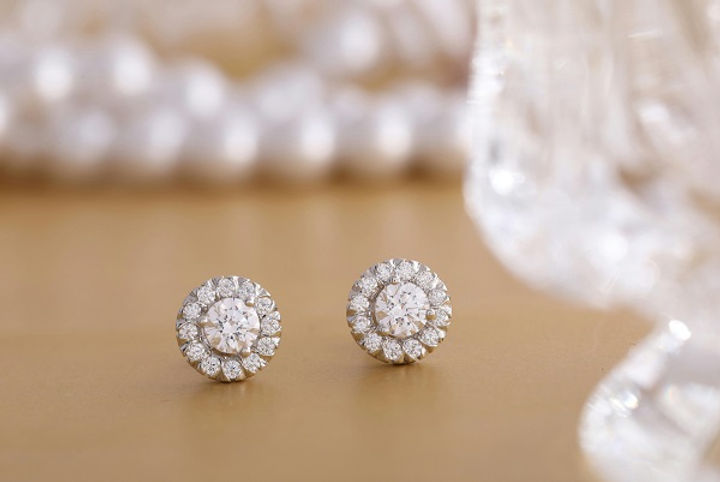 A Comprehensive Diamond Studs Buying Guide