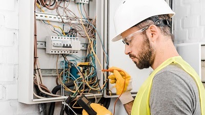 Importance of Hiring Trusted Electrician Service with Right Credentials